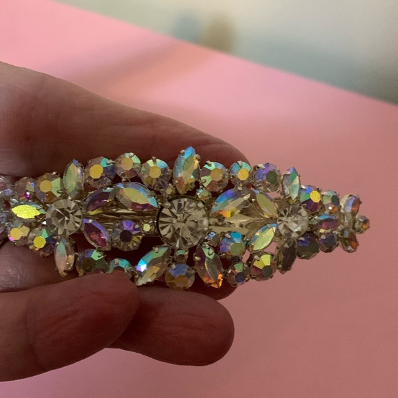 Gorgeous sparkle on this hair pin clip, 3 1/2” - Picture 3 of 5